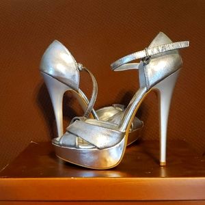 Audrey Brook silver heels 8.5 like bran new